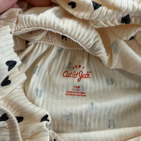 Cream Ribbed Heart Ruffle Romper - Picture 2 of 2